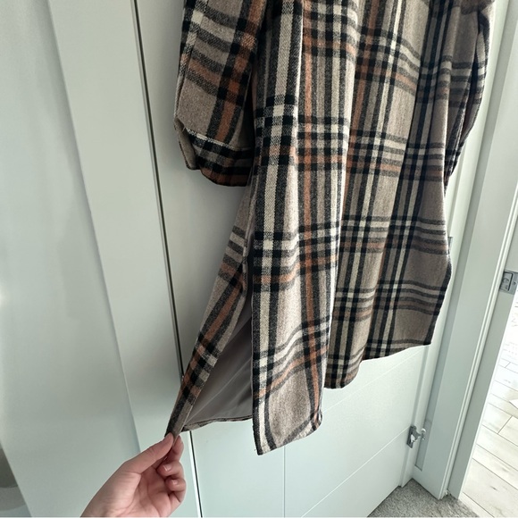 Oversized Checked Overcoat - Picture 6 of 8